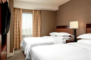 Sheraton Suites Calgary Eau Claire - Chambre