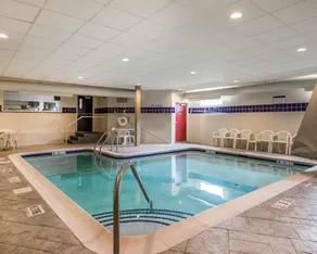 Sleep Inn & Suites Niantic North - Piscina