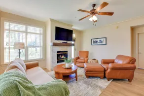 Spacious Springfield Home w/ Golf Course View! - Interiør