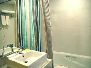 Kingston Hotel 22 - Cheras, Kuala Lumpur - Bathroom