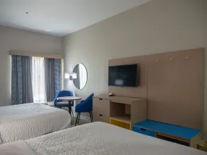 Days Inn & Suites by Wyndham Savannah North I-95 - Chambre