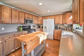 Stunning Kent Lake House w/ Private Dock! - Innvendig