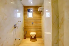 Via Super 7 Inn - Bathroom