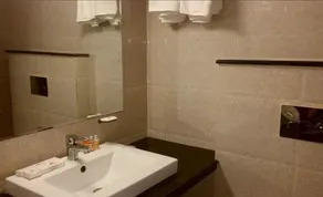 The Wallflower Hotel - Bathroom