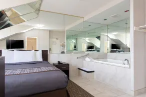 Super 5 Inn - Room