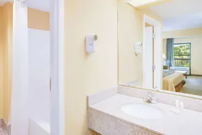 Super 8 by Wyndham Diberville Biloxi Area - Salle de bain