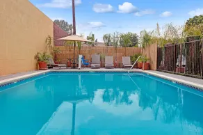 Travelodge by Wyndham Burbank-Glendale - Piscine