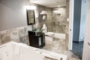 Red Lion Inn & Suites Urbana - Badezimmer