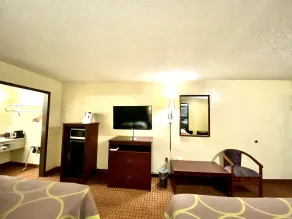 Super 8 by Wyndham Shawnee - Chambre