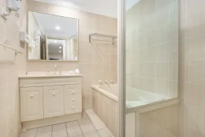 Wollongong Serviced Apartments - Bathroom