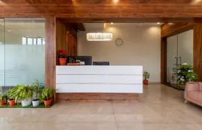 Hotel Aaradhya Crown - Recepción
