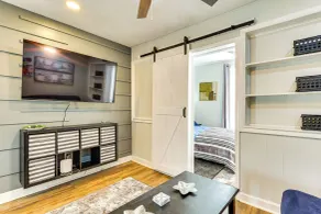 Close to Camden Clark: Central Parkersburg Condo - Interiör