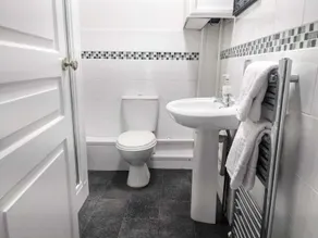 The Ancient Unicorn - Bathroom