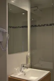 Brit Hôtel Les Alizés Pornic - Salle de bain