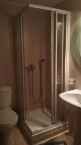 Feevos - Bathroom