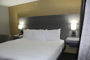 Days Inn by Wyndham Stony Plain - Room