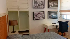 Esciros - Camera