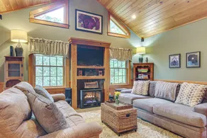 Wraparound Porch w/ Views: Blue Ridge Mtn Gem! - Interiør