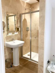 The Bear & Swan - Bathroom