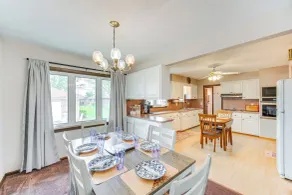 8 Mi to Cleveland: Family Home w/ Fenced Backyard! - Interiör
