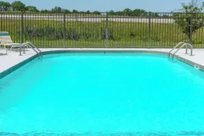 Ramada by Wyndham Columbia - Piscine