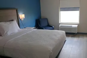 Baymont by Wyndham Louisville Southwest - Room