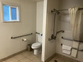 Super 8 by Wyndham Crescent City - Salle de bain