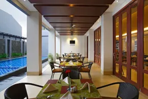 Hotel Surya Yudha Purwokerto - Piscine