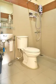 Relax Divers Bohol - Badezimmer