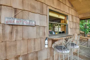 Beautiful Lakefront Home with Plenty of Space! - Intérieur