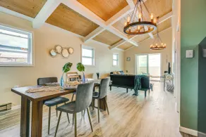 Serene Lakefront Standish Home w/ Fire Pit & Grill - Interiør