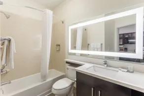 Candlewood Suites Davenport by IHG - Badezimmer
