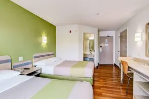Super 8 by Wyndham Aurora East - Image 1