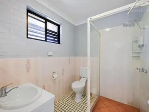 Raceview Motor Inn - Badezimmer