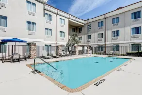 Holiday Inn Express Hotel & Suites Marshall by IHG - Pool