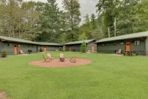 Community Rec Center: Outdoor Haven in Hillsgrove! - Innenbereich