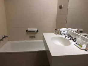 Quality Hotel Ambassador Perth - Bathroom