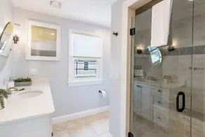 The Newport Lofts - 410 Thames Street - Bad