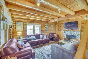 Crestline Area Vacation Rental Cabin w/ Decks! - Interiör