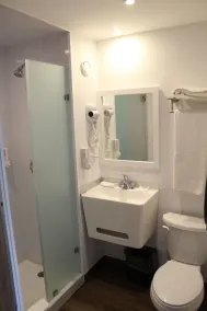 Hotel hi! Tecnológico Garza Sada - Bathroom