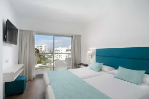 Alua Leo - Habitación