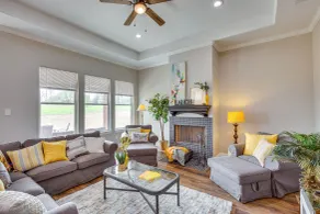 Covered Patio & Yard: Texas Escape in Keene - Interiör