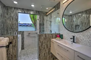 Luxe El Cajon Oasis w/ Pool, Fire Pit & Pavilion - Bad