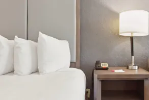 Ramada by Wyndham Houma - Chambre