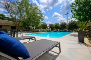 DoubleTree by Hilton Raleigh Midtown, NC - Piscine