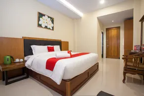 RedDoorz Premium @ Jalan Cengkeh Malang - Room