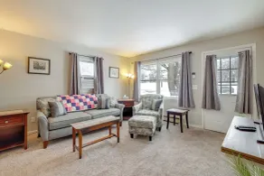 2 Mi to Cmu! Quaint Bungalow w/ Fenced Backyard - Innvendig
