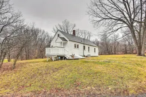 Cozy Campbell Hall Getaway w/ Porch! - Innenbereich