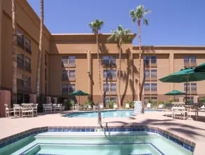 GreenTree Inn & Suites Phoenix Sky Harbor - Piscine