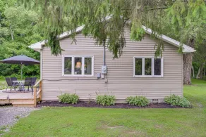 Creekside Retreat in Speedsville w/ Deck & Yard - Interiør